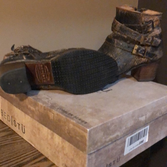 Bed/Stu - Picture 2 of 4